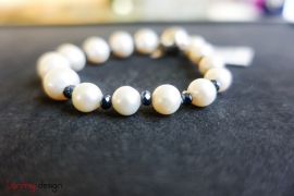 Pearl Bracelet with Small Black Crystal